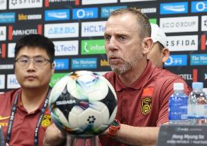 半岛·体育中国官方网-记者：中超节奏太慢水平低，王钰栋们去欧洲二流联赛都比在中超好