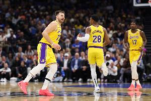 半岛体育-科尔：东契奇很难对付 湖人能排出力量型阵容&amp;换防能力很强