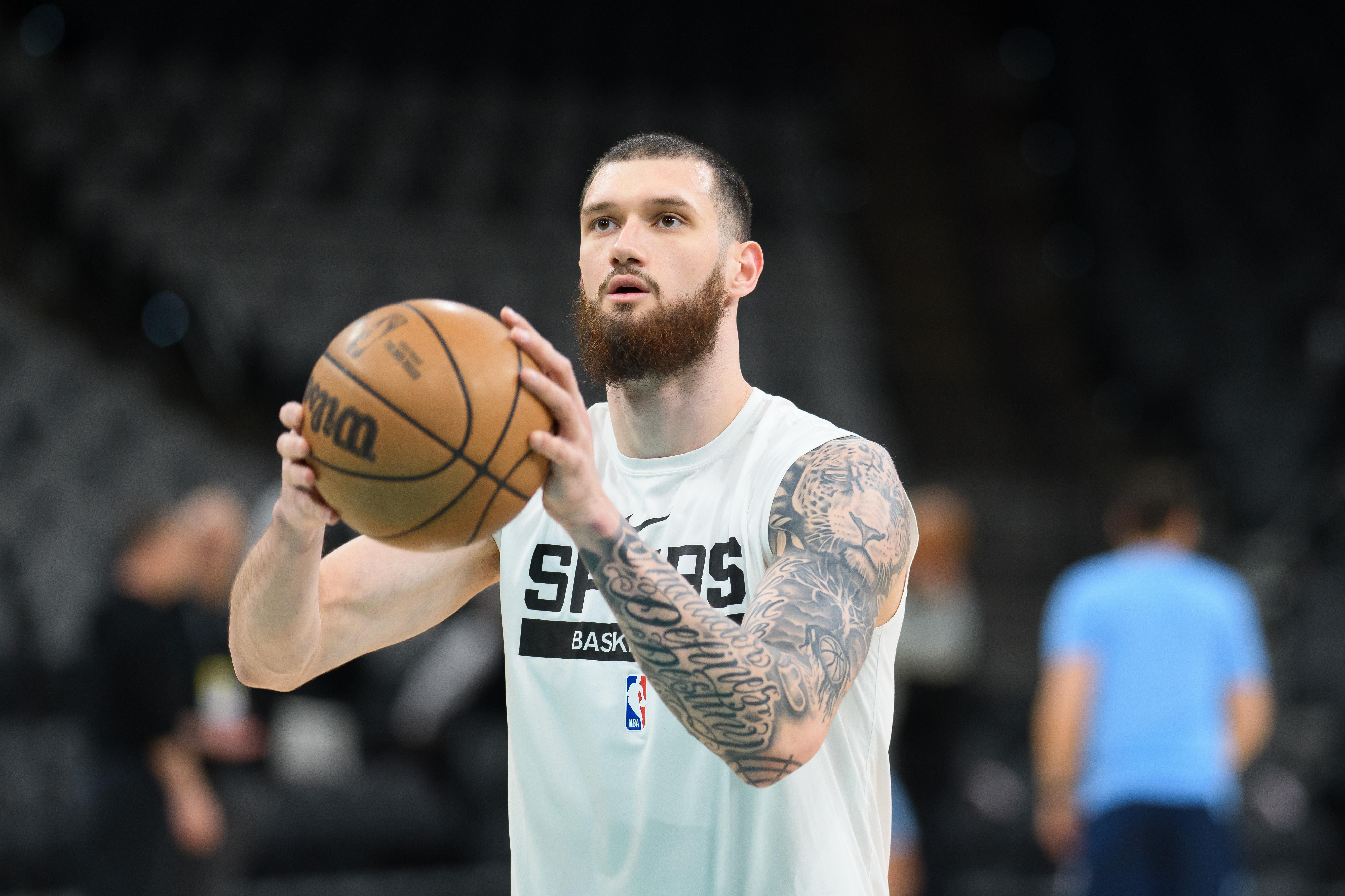 半岛·BOB官方网站-手感一般！马穆凯拉什维利11中4&amp;amp;三分4中0拿到13分&amp;amp;拼到5犯离场