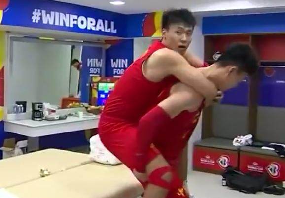 半岛·综合体育官网入口-赵睿脚踝扭伤痛苦无比 中国男篮的首胜代价不小