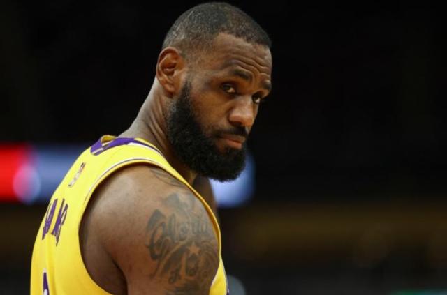 半岛·BOB官方网站-不敌鱼腩 湖人已经彻底崩溃？詹姆斯：我现在太累了