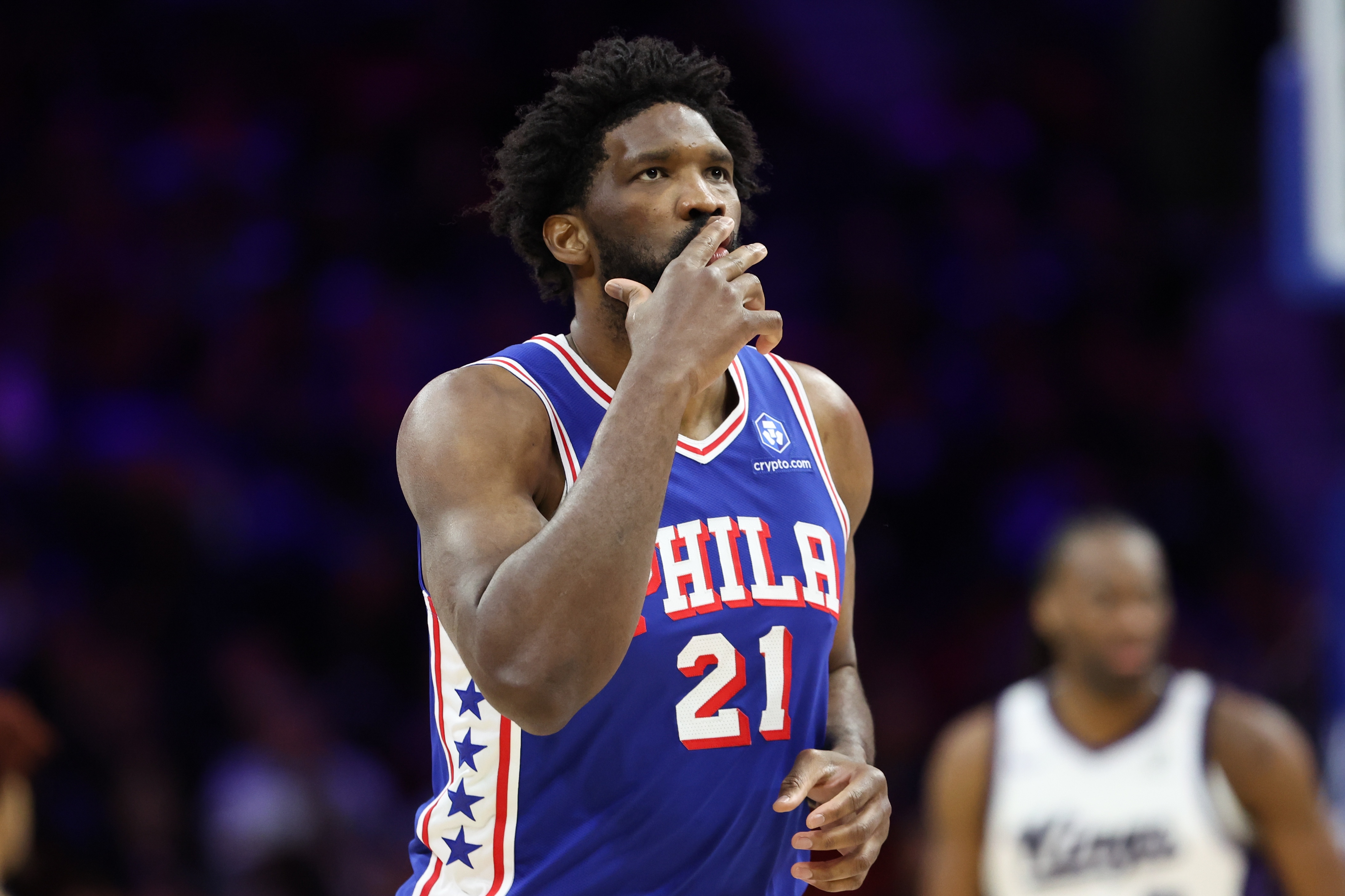 半岛·综合体育官网入口-几成巅峰水准？恩比德近10战场均32.5+8.7+5.4 命中率55/49/86%