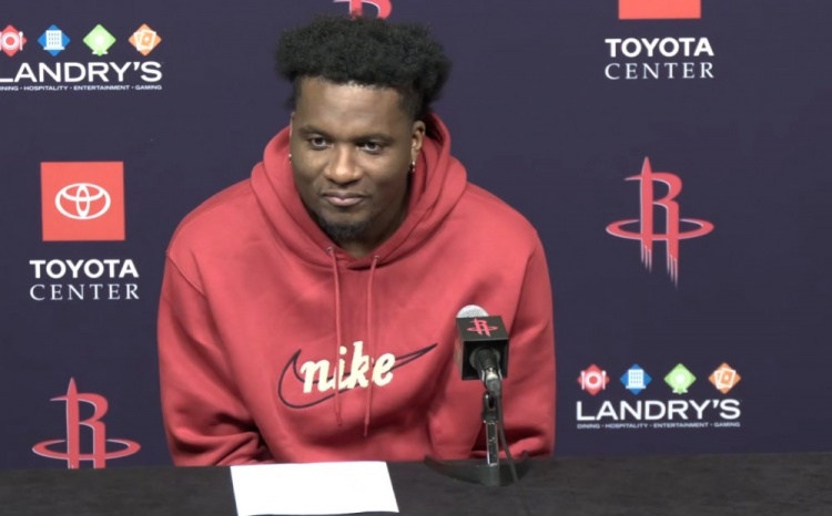 半岛体育-卡佩拉：投三分是教练特意画的战术 绝对是我生涯最棒的时刻之一